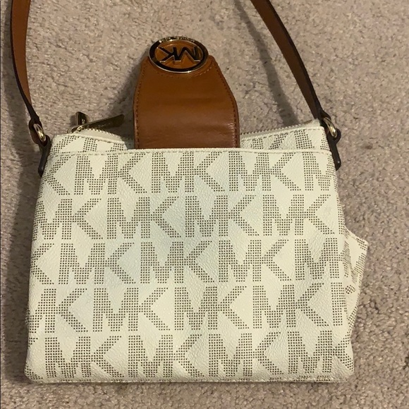 Michael kors cross body - Picture 3 of 5
